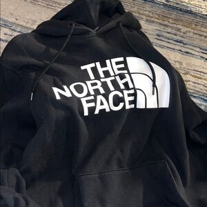 The North Face Black Pullover Hoodie $4.99 shipping 📦📤